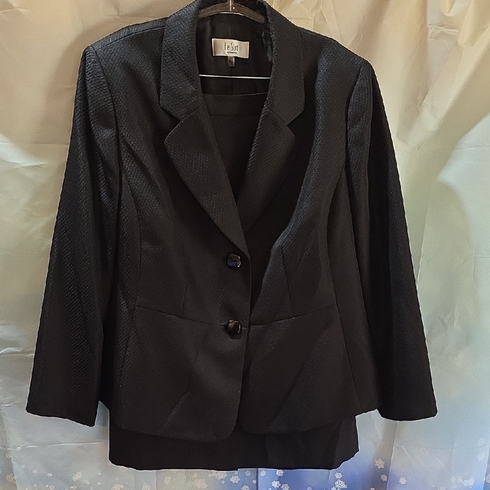Le Suit Classic Black Blazer 1J